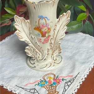😍 FENTON VINTAGE ORNATE base w gold trim BONUS Cross stitch linen doily